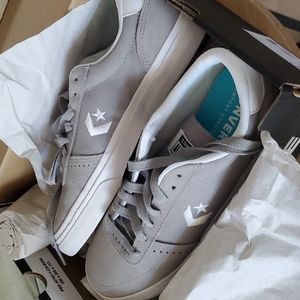Converse shoes gray brand new M 7 W 8.5